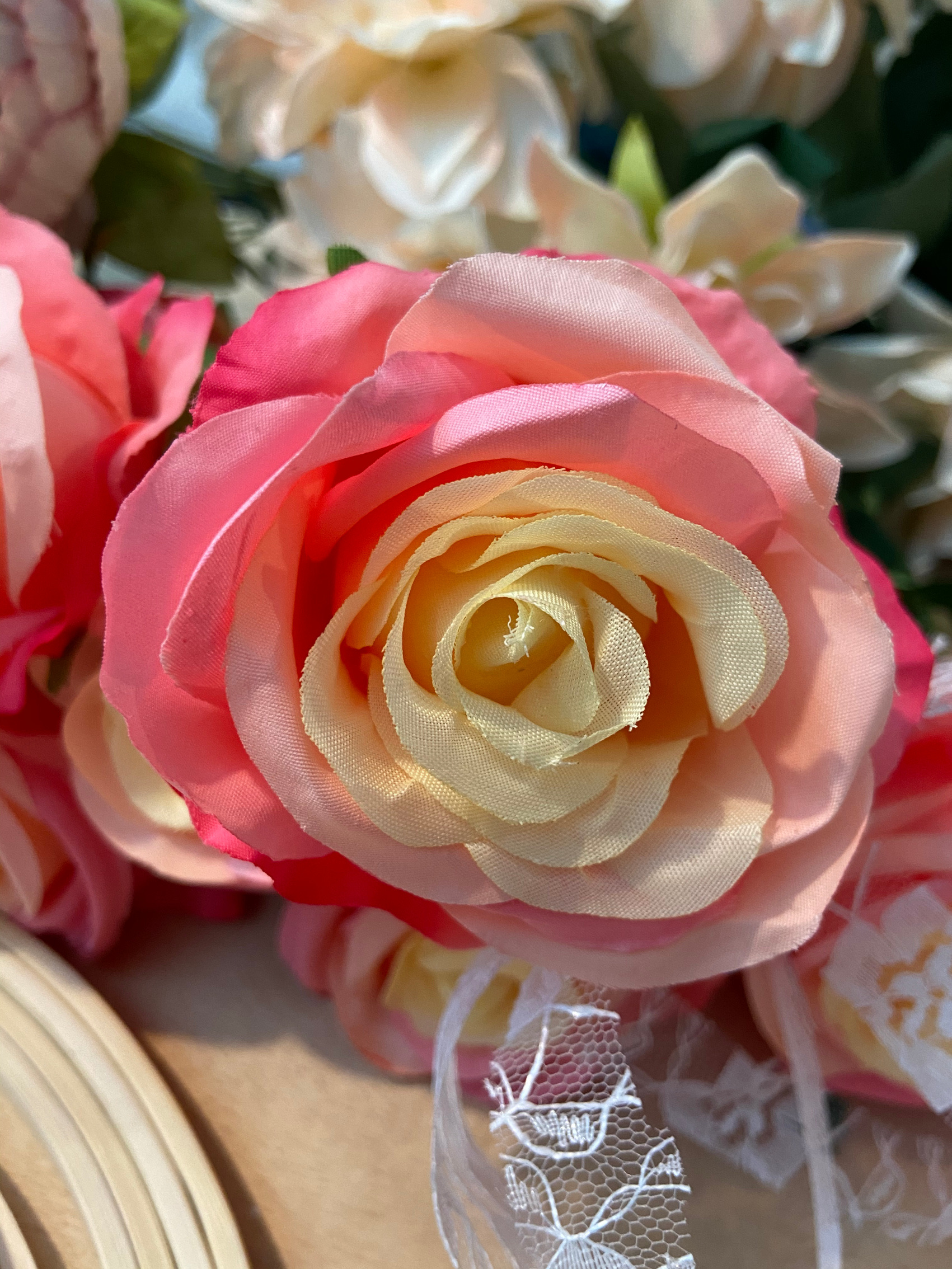 Choose beautiful pink wedding roses for all your wedding flowers, bouquets and decorations.